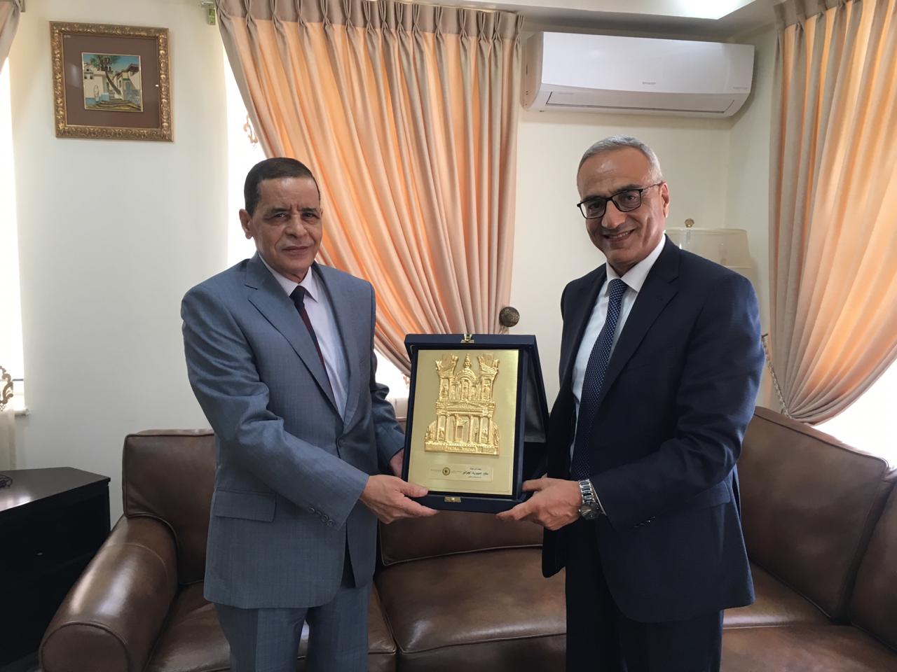 تعاون الصحي بين المستشفى الكندي بالاردن  والسفارة الجزائرية