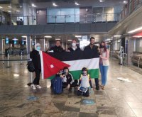 إجلاء 27 أردنيا وفلسطينيا من جنوب أفريقيا (صور)