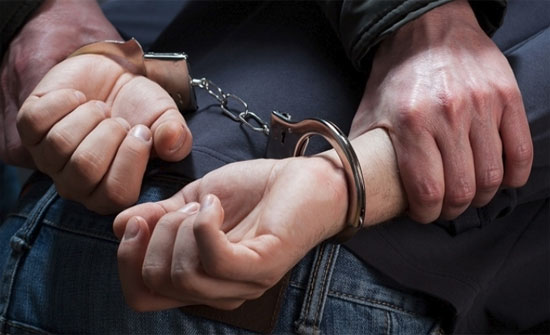 ضبط عمالا وافدين يهربون عاملات منازل ويشغلوهن بطريقة مخالفة