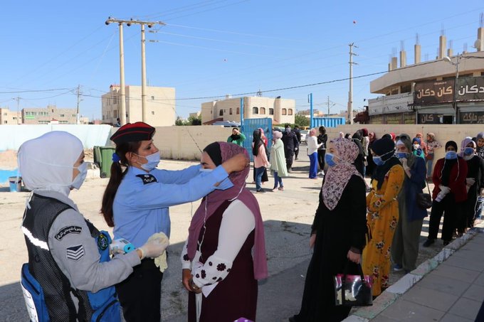 خطأ مطبعي بإجابات السؤال (6) بالكيمياء واحتساب علامته كاملة للطلبة
