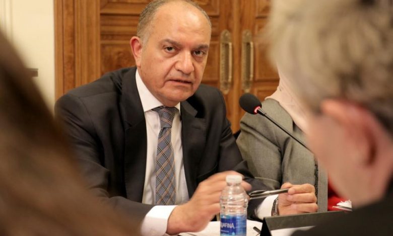العضايله : لا أعـداد محـددة لمن أنهيت خدماتهم ببعض الدول