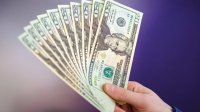 امرأة تبيع زوجها بـ17 دولاراً