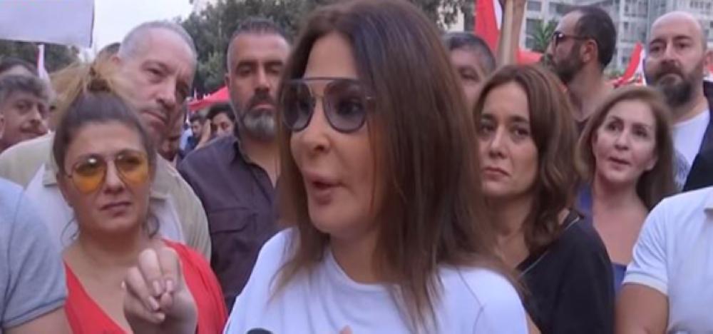 إليسا تهاجم الحكومة اللبنانية .. "لا شغل ولا مصاري"