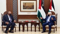 عباس يلتقي وزير الخارجية المصري