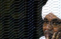 أولى جلسات محاكمة الرئيس السوداني السابق وقيادات بتهم قد تصل عقوبتها الإعدام
