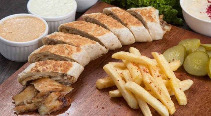 ما هي بكتيريا “كامبيلوباكتر” التي ظهرت بشاورما البقعة وتسمم المئات بسببها؟