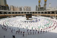 مشهد مهيب.. "ضيوف الرحمن" يتوافدون لمشعر عرفات لتأدية الركن الأعظم للحج (مباشر)