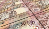 هل الاردنيون يملكون مليارات واغلبها تحت المخدات ..؟