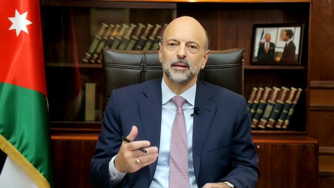 الرزاز: طورت وزارة التربية والتعليم نماذج متعددة تراعي وضع المدرسة والمنطقة حتى يكون عندنا تطوير للأدوات التعليميّة عن بُعد وفي نفس الوقت أن يكون لدينا خيارات في التعليم تواكب الظروف الصحيّة في المنطقة الجغرافية، وتتفادى الاكتظاظ في المدارس