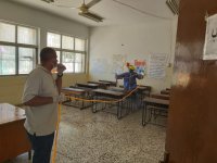 بهذه الطريقة يتم تعقيم المدارس (صور)