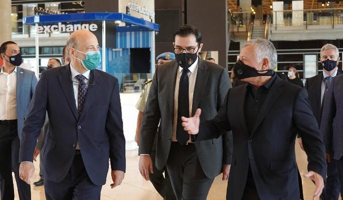 توجه لفتح المعابر الجوية والبرية والبحرية بالكامل