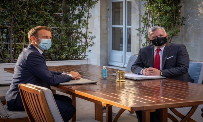 الملك يجري مباحثات مع الرئيس الفرنسي في قصر الإليزيه