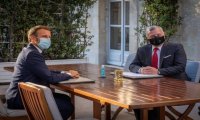 الملك يجري مباحثات مع الرئيس الفرنسي في قصر الإليزيه