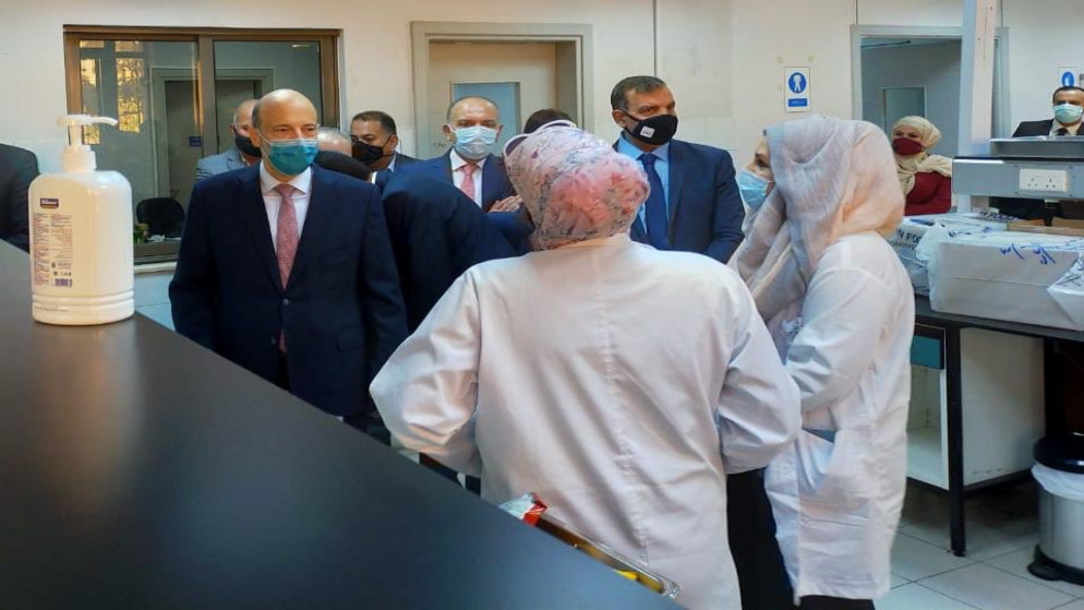 الرزاز: الحكومة لن تتساهل مع أية تجاوزات من شأنها الاضرار بصحة المواطن وسلامة غذائه ودوائه