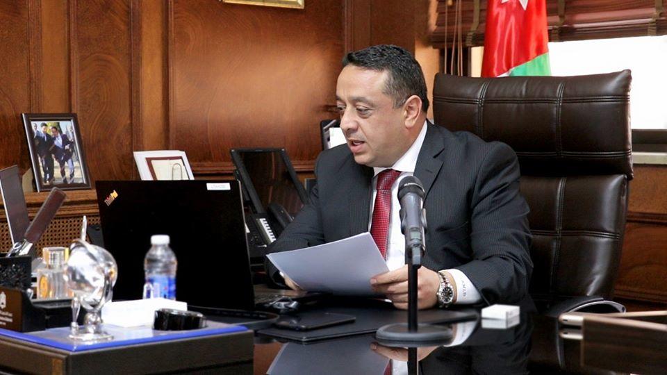 الداوود: لن يقتطع فلس واحد من رواتب موظفي الحكومة المتعطلين