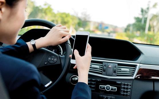 2500 مخالفة استخدام هاتف خلال يومين