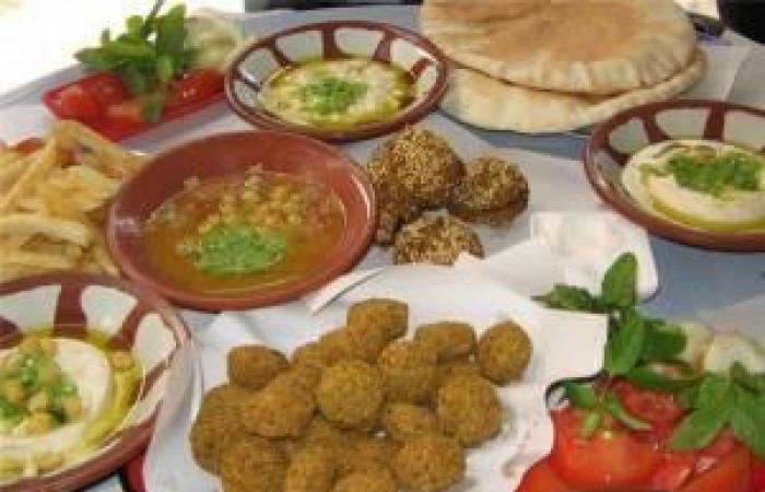 تقديم مقترحات لإعادة فتح صالات المطاعم الشعبية والسياحية