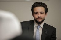 ولي العهد يطمئن على فتى الزرقاء