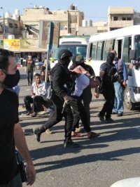 ربط الإفراج عن "البلطجية" بكفالة عدلية قيمتها 200 ألف دينار