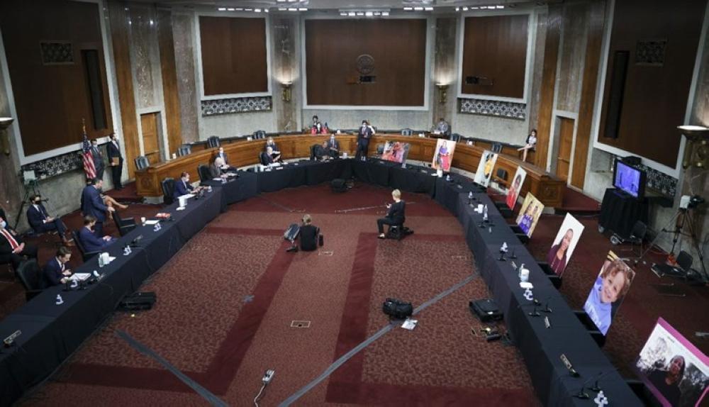 لجنة مجلس الشيوخ توافق على مرشحة ترامب للمحكمة العليا والديموقراطيون يقاطعون الجلسة