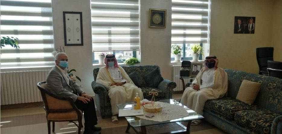 وزير التنمية يستقبل السفير القطري في عمان