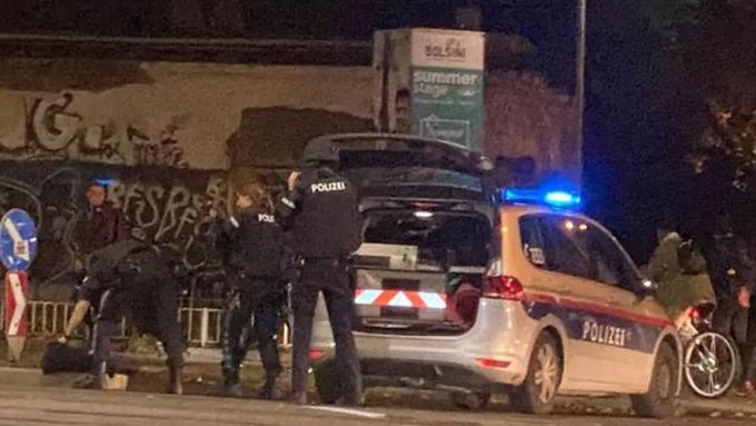 وسائل إعلام نمساوية: احتجاز عدد من الرهائن بمطعم وسط فيينا