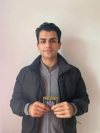 قيادة شرطة فيينا تمنح الشاب الفلسطيني أسامة خالد جودة، نيشان الشرطة الذهبي تقديراً لشجاعته وإنقاذه حياة ضابط نمساوي في الهجوم المسلح الليلة الماضية.