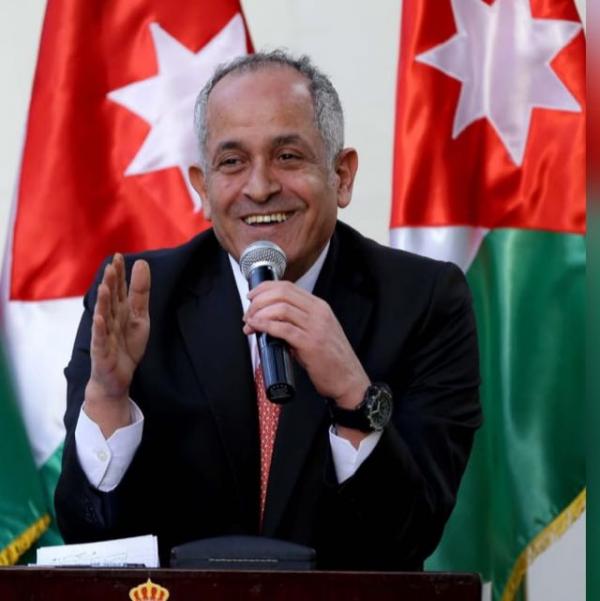 العايد: التراجع عن القرارات شجاعة