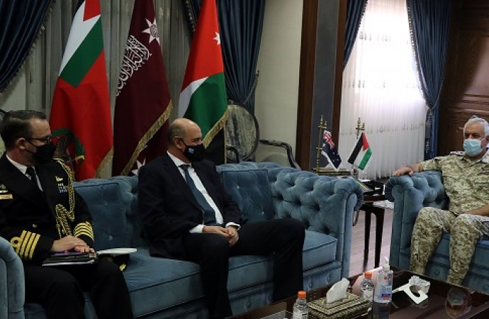 رئيس هيئة الأركان يستقبل السفير الأسترالي