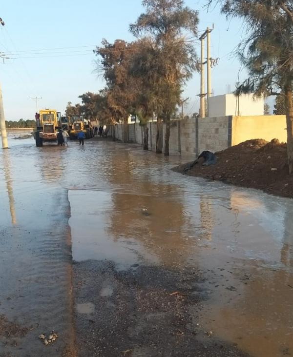 مياه الأمطار تحاصر 500 عامل في الأزرق