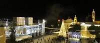 بيت لحم تضيء شجرة عيد الميلاد