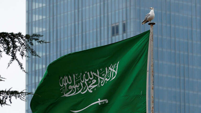 بالصور.. وفد سعودي رسمي يصل بغداد
