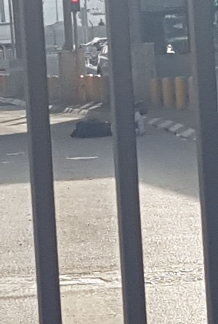 جيش الاحتلال يطلق النار على شاب عند حاجز قلنديا شمال القدس المحتلة - صور