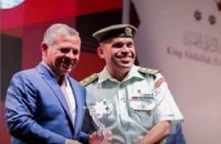 الملك يهاتف العقيد الطبيب الطرابشة (فيديو)