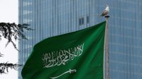 بالصور.. وفد سعودي رسمي يصل بغداد