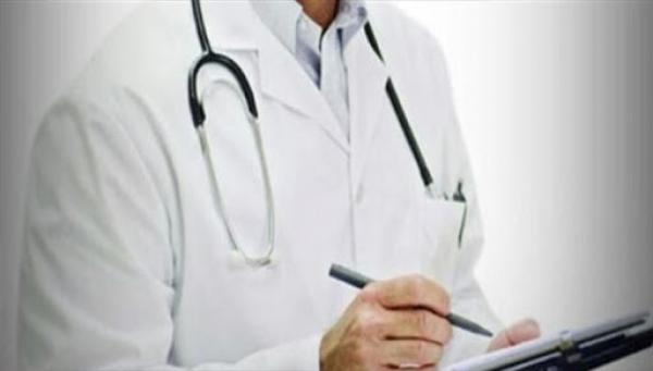 القبض على شخص يعمل طبيباً دون ترخيص
