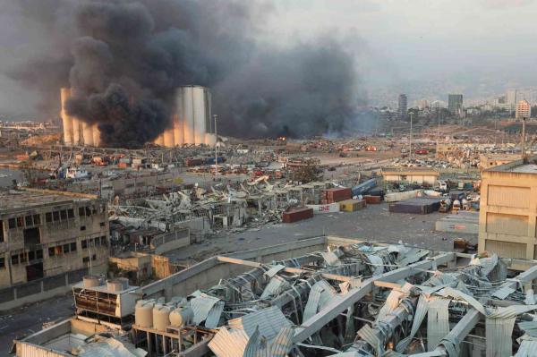 الادعاء على دياب و3 وزراء سابقين في قضية انفجار مرفأ بيروت