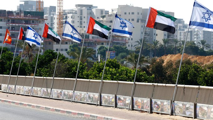 التطبيع ما زال مستمر .. اتحادا الإمارات والكيان الصهيوني يوقعان اتفاقية تعاون بحضور رئيس الفيفا