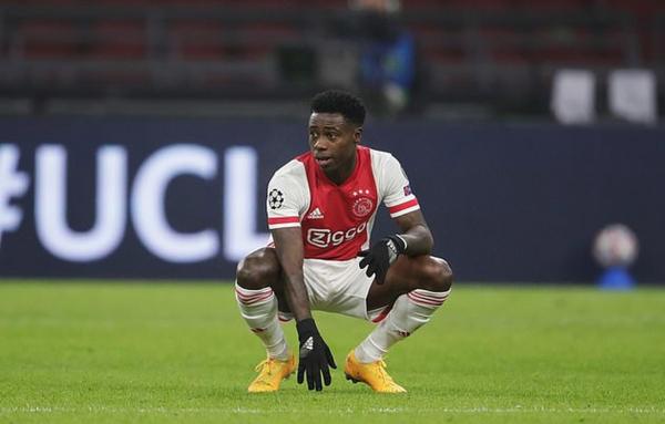 القبض على لاعب أياكس لطعنه أحد أفراد عائلته