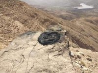 الامن : نحقق في حادثة الاعتداء وتحطيم اجزاء من صخرة ذيبان