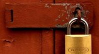 مخالفات وإغلاق منشآت لم تلتزم بأمر الدفاع