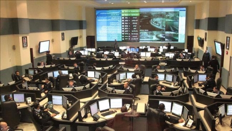 المخاض يفاجئ سيدة في ساعة متأخرة.. و911 ينقذها وتوائمها عبر الهاتف