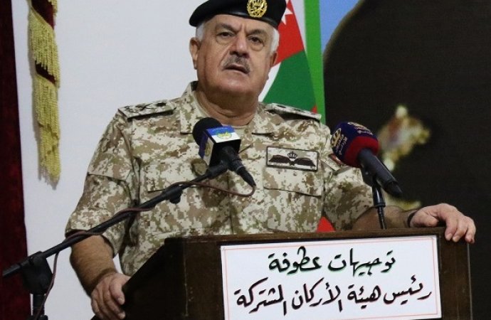 الحنيطي يحث القادة في الميدان على ضرورة الاهتمام بالجاهزية القتالية (صور)