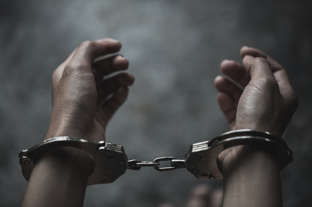توقيف زوجة سفير عربي في عمان اشتكى عليها لتعنيفها طفلهما