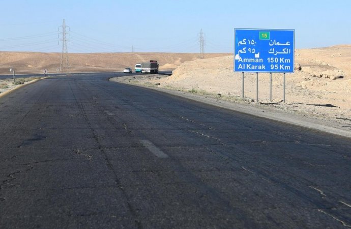 تحويل السير القادم من الكرك إلى عمان لأعمال الصيانة