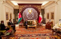 الملك يبحث المستجدات العربية والإقليمية مع ملك البحرين