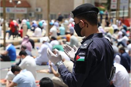 الاعلان عن توقيت رفع الحظر لأداء صلاة الجمعة غدا