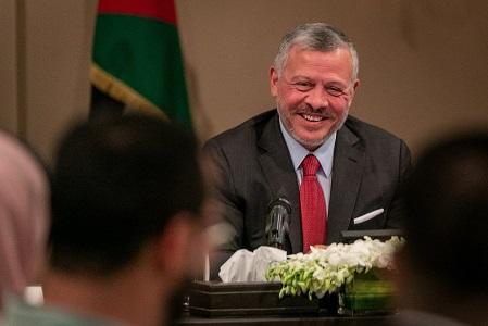 الملك..ندعو الله أن يرفع فيه الوباء عن الأردن والعالم أجمع، لتطمئن القلوب والنفوس وتعود مجتمعة