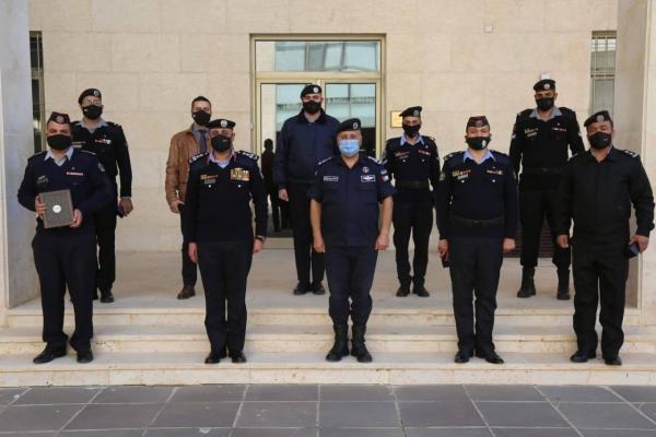 الامن يكرم ضباطاً وافراد ساهموا في تصميم شعار خاص للمديرية