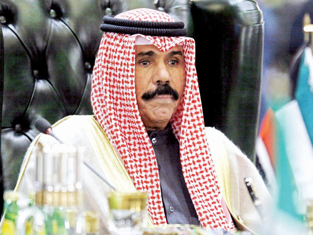 أمير الكويت يتسلم دعوة رسمية من الملك سلمان لحضور القمة الخليجية